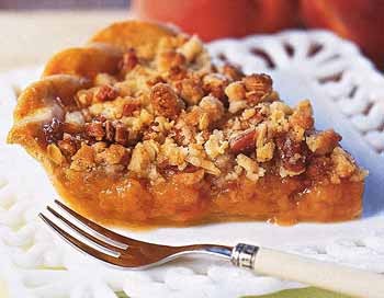 Peaches-and-cream streusel pie