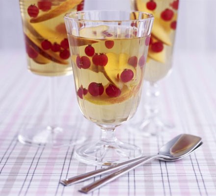 Peaches and redcurrants in Sauternes jelly