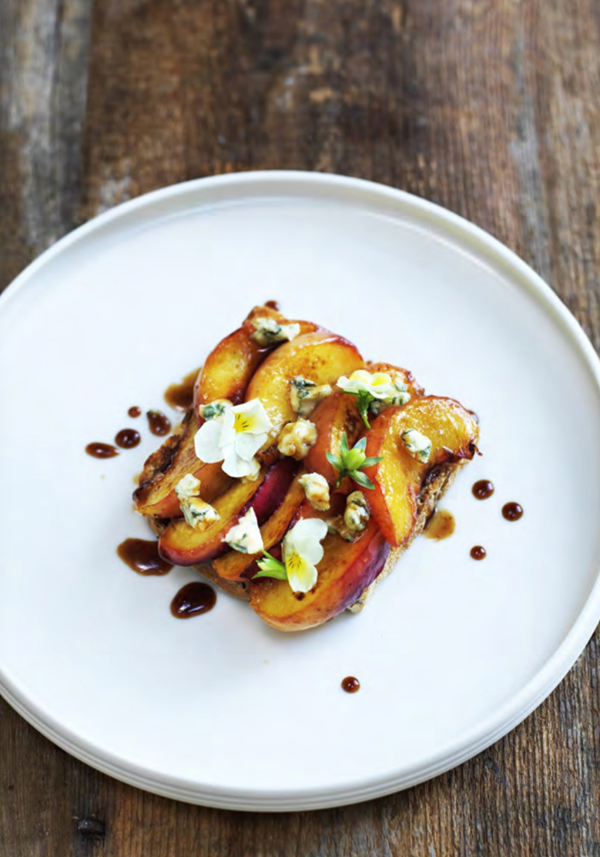 Peaches, blue cheese and balsamic syrup [smørrebrød]