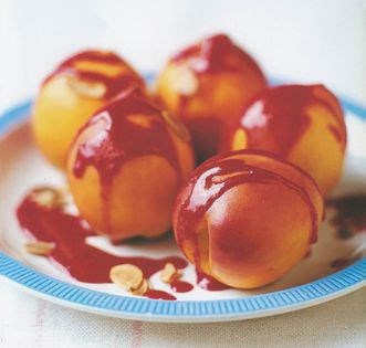 Peaches in red raspberry sauce (Pêches au cardinal)