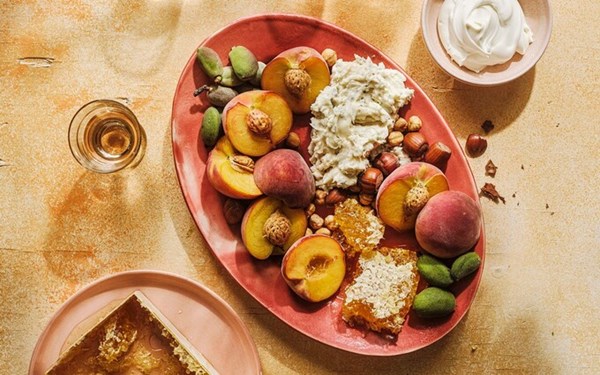 Peaches with Gorgonzola, mascarpone and honey