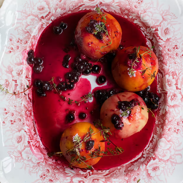 Peaches with thyme and honey