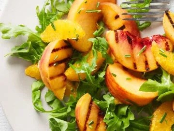 Peachy-orange arugula salad 