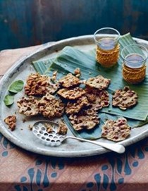 Peanut & lime leaf crackers (Kaki lima)