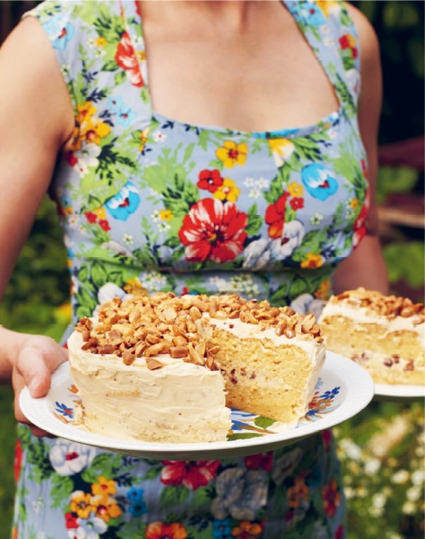 Peanut and dulce de leche cake