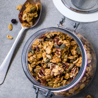 Peanut and pecan granola