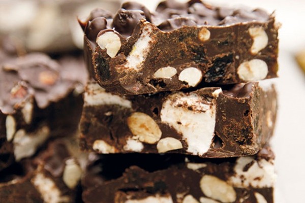 Peanut and raisin rocky road