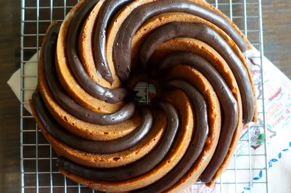 Peanut bundt-er cake with peanut butter fudge frosting 