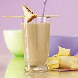Peanut butter & jelly breakfast shake 
