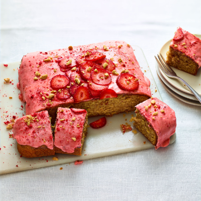 Peanut butter & strawberry traybake