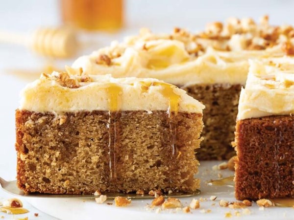 Peanut butter and honey cake [honey buttercream]