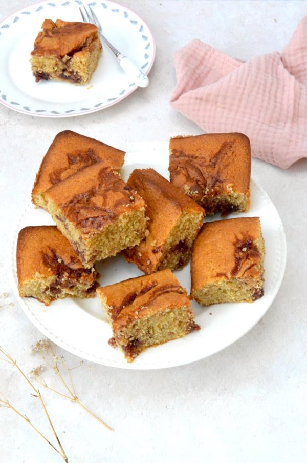 Peanut butter and jelly traybake cake