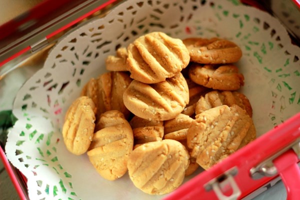 Peanut butter and sesame cookies