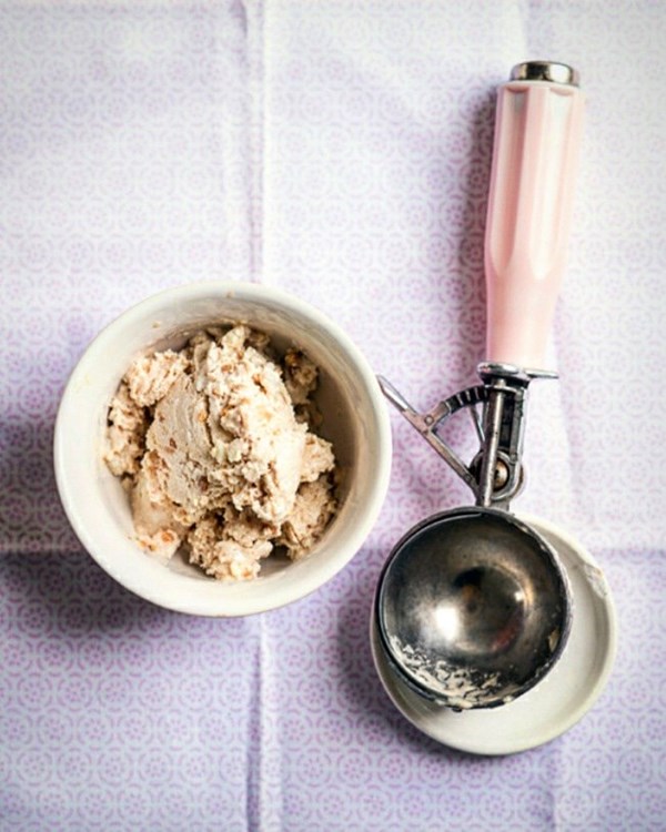 Peanut butter and white chocolate frozen yoghurt