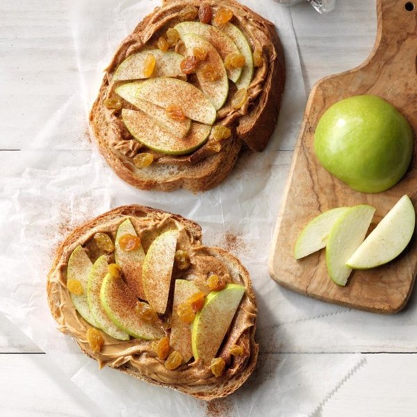 Peanut butter, apple & raisin sandwich