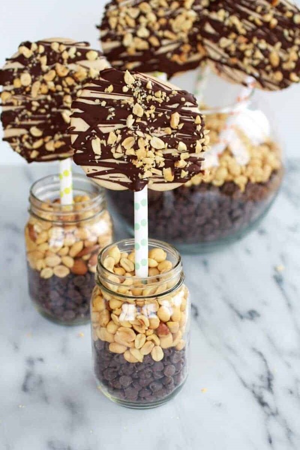 Peanut butter banana frozen yogurt pops with chocolate drizzle