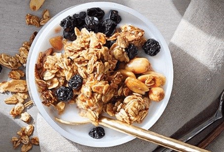 Peanut butter-blueberry granola 