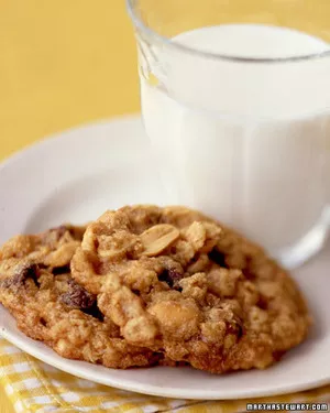 Peanut butter-chocolate chip oatmeal cookies