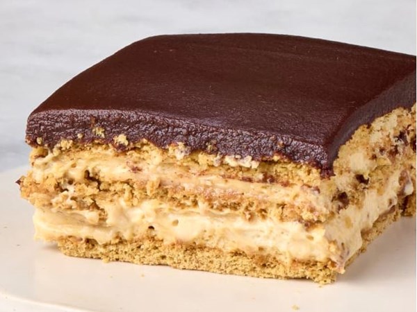 Peanut butter chocolate éclair cake