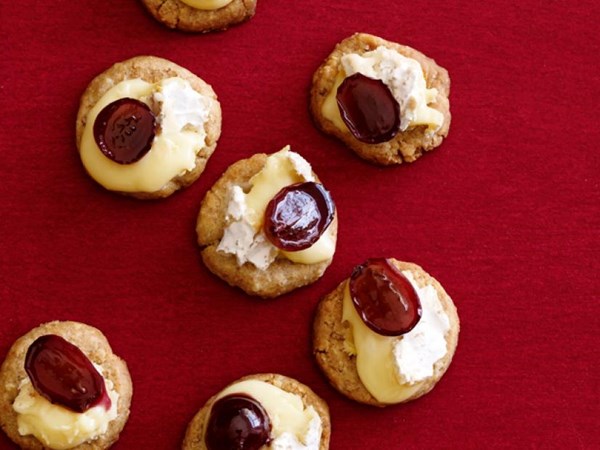 Peanut butter crackers with glazed grapes
