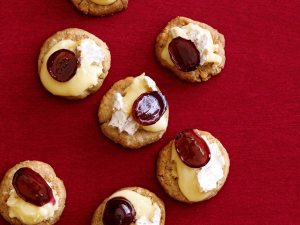 Peanut butter crackers with glazed grapes