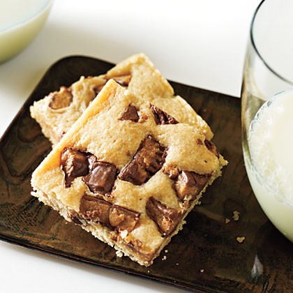 Peanut butter cup blondies