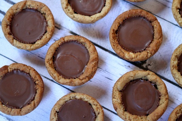 Peanut butter cup cookie cupcakes