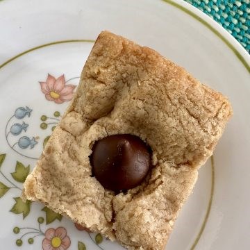 Peanut butter kiss bars