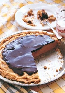 Peanut butter pie with fudge topping