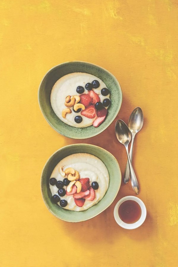 Peanut butter porridge with fruit