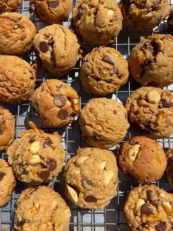 Peanut butter pretzel cookies 