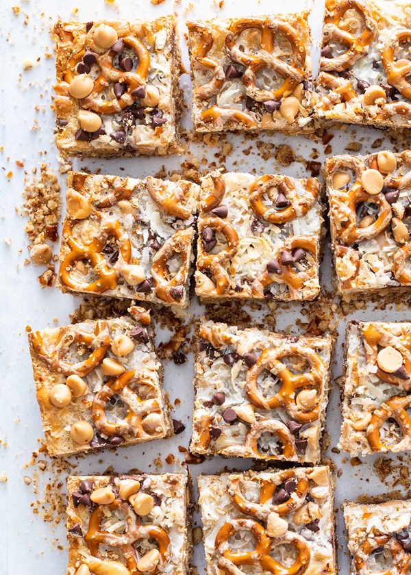 Peanut butter pretzel magic bars