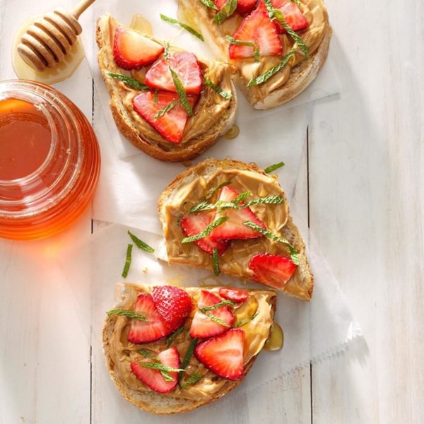 Peanut butter, strawberry & honey sandwich