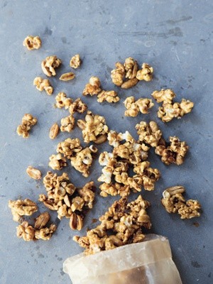 Peanut caramel corn