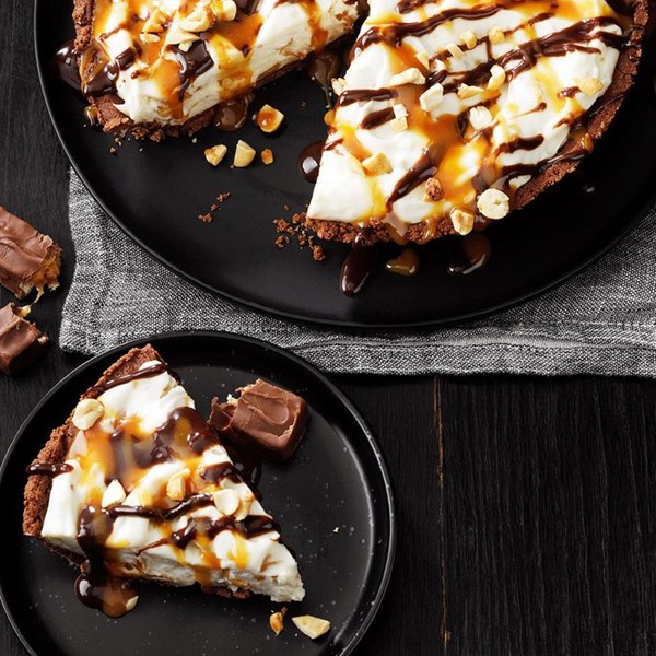 Peanut-cashew marshmallow pie