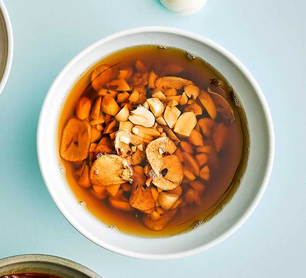 Peanut, chilli & garlic oil