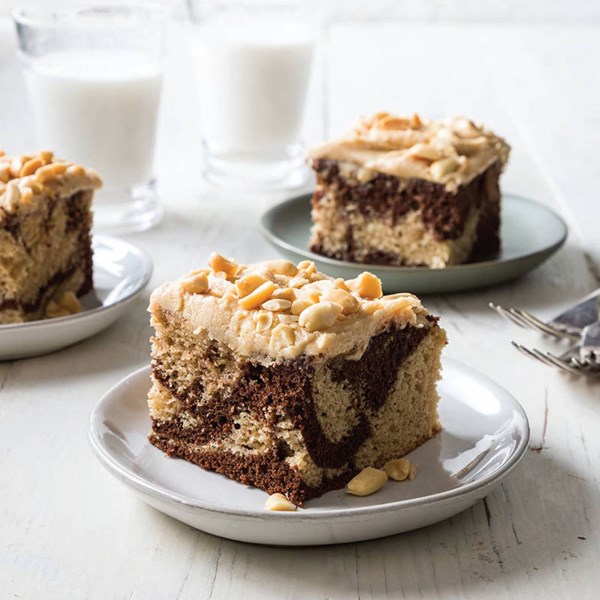 Peanut-chocolate marble cake
