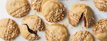 Peanut-chocolate-stuffed cookies