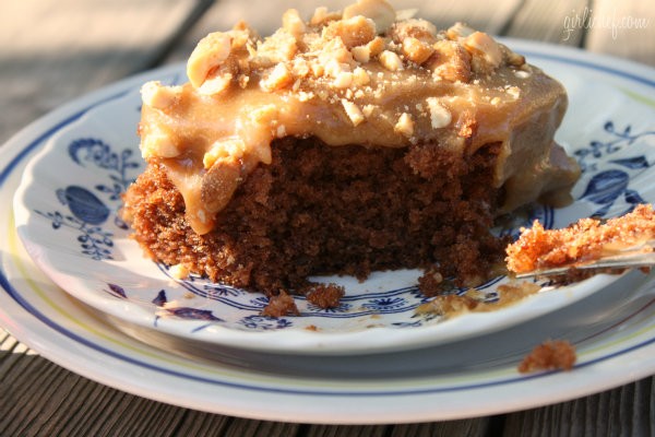 Peanut cola cake