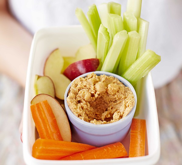 Peanut houmous with fruit & veg sticks