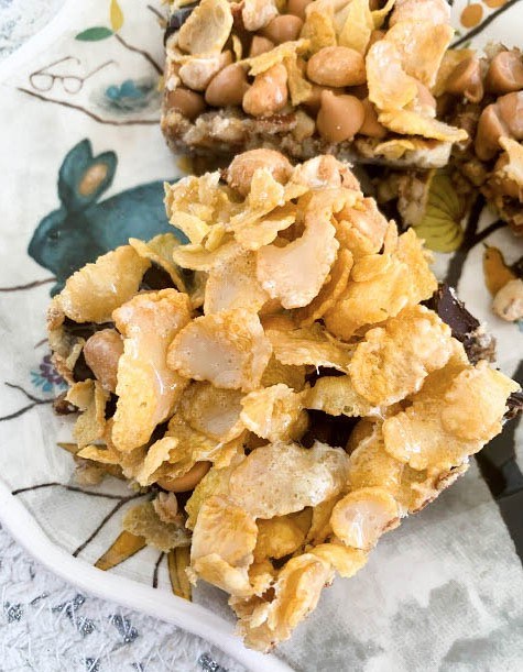 Peanut pretzel cornflakes bars