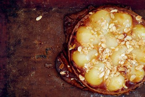 Pear & almond tart (Pear and almond frangipane tart)