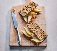 Pear & peanut crunch