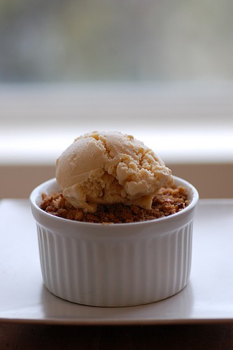 Pear & pecan crumble