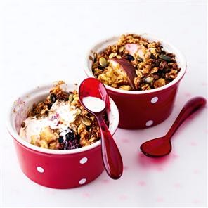 Pear and banana granola crumble