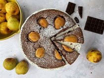 Pear and chocolate almond cake 
