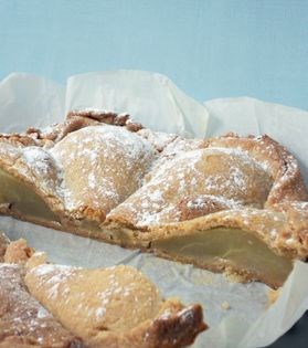 Pear and cinnamon tart
