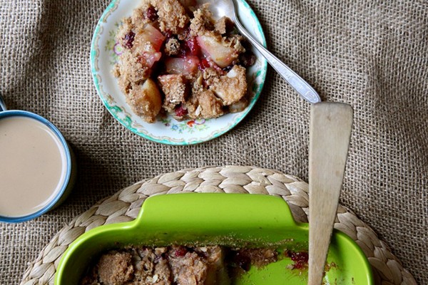 Pear and cranberry crumble