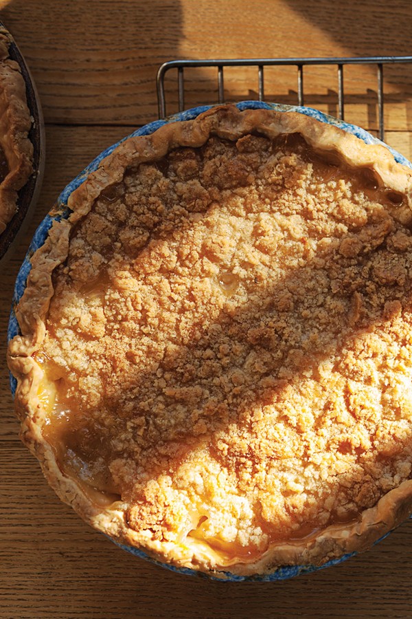 Pear and ginger pie with streusel topping