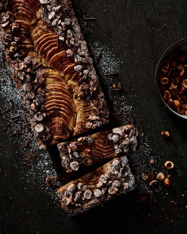 Pear and hazelnut tart